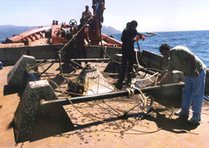 Fotografía en borda de  la localización y recuperación de un Doppler sumergido